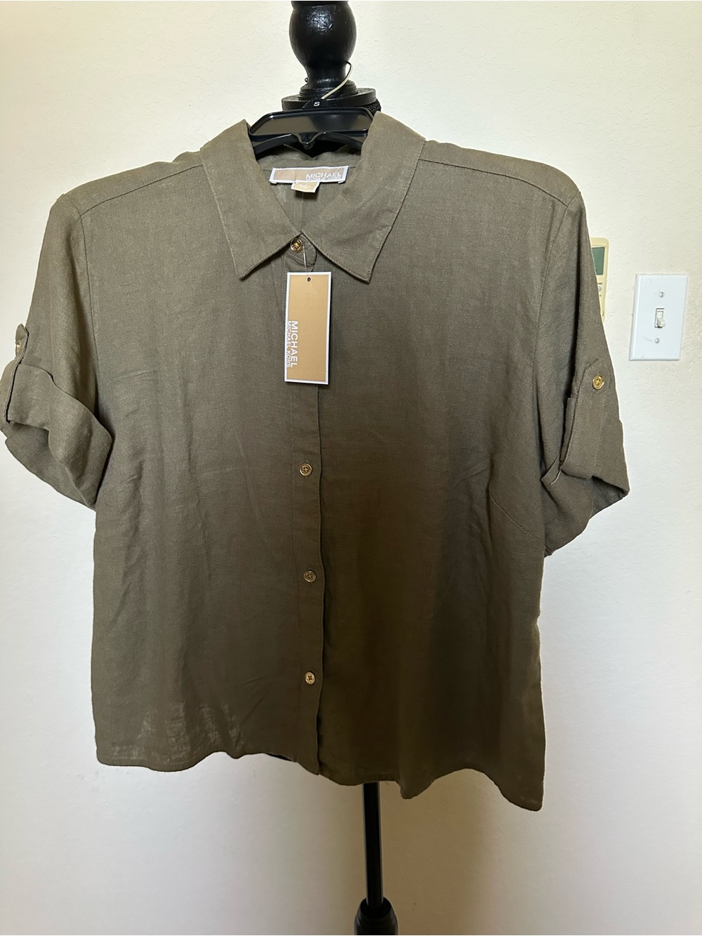 Michael Kors Olive Button-Front Short-Sleeve Shirt. Size M. NWT